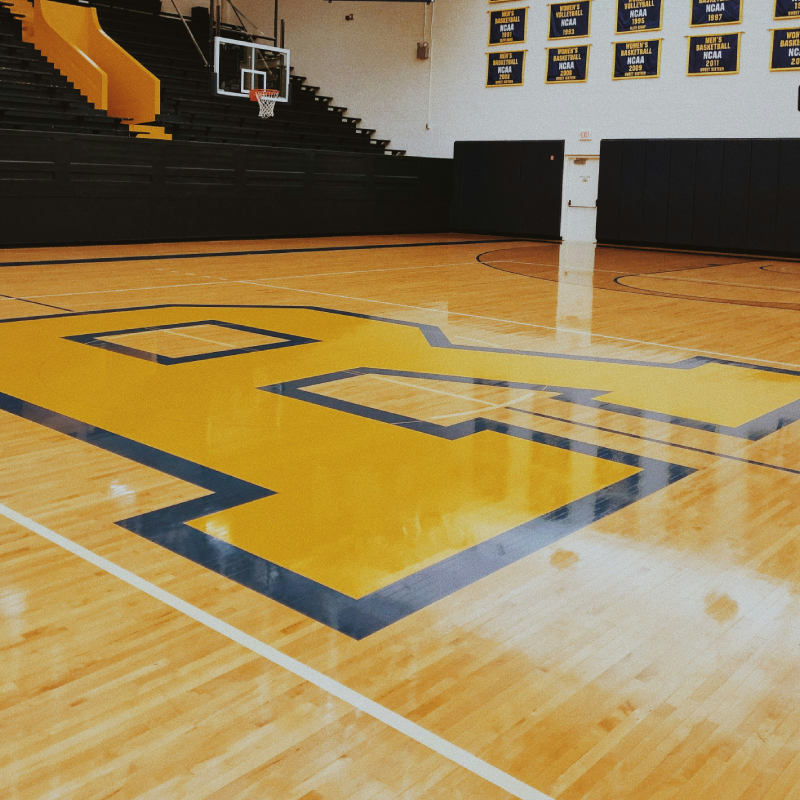 Commercial-Laminate-Flooring-800x800